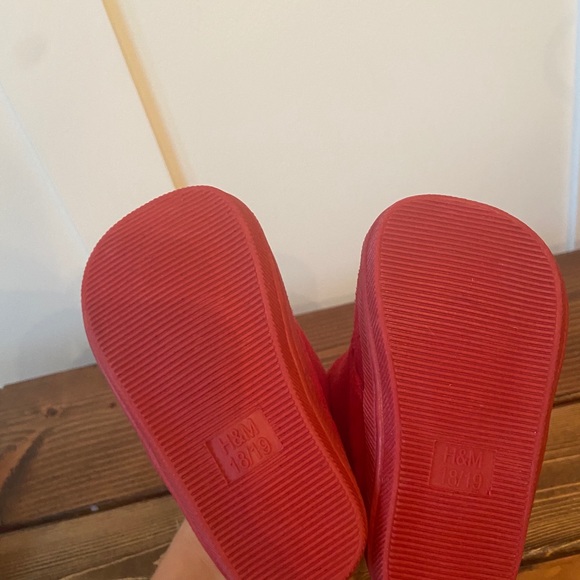 H&M Red Baby Suede Boots Faux Fur Lined NWOT - Picture 7 of 8